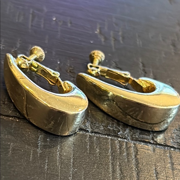 Vintage Screw Back Clip On Earrings Gold Tone Hoop Chunky - Picture 2 of 7